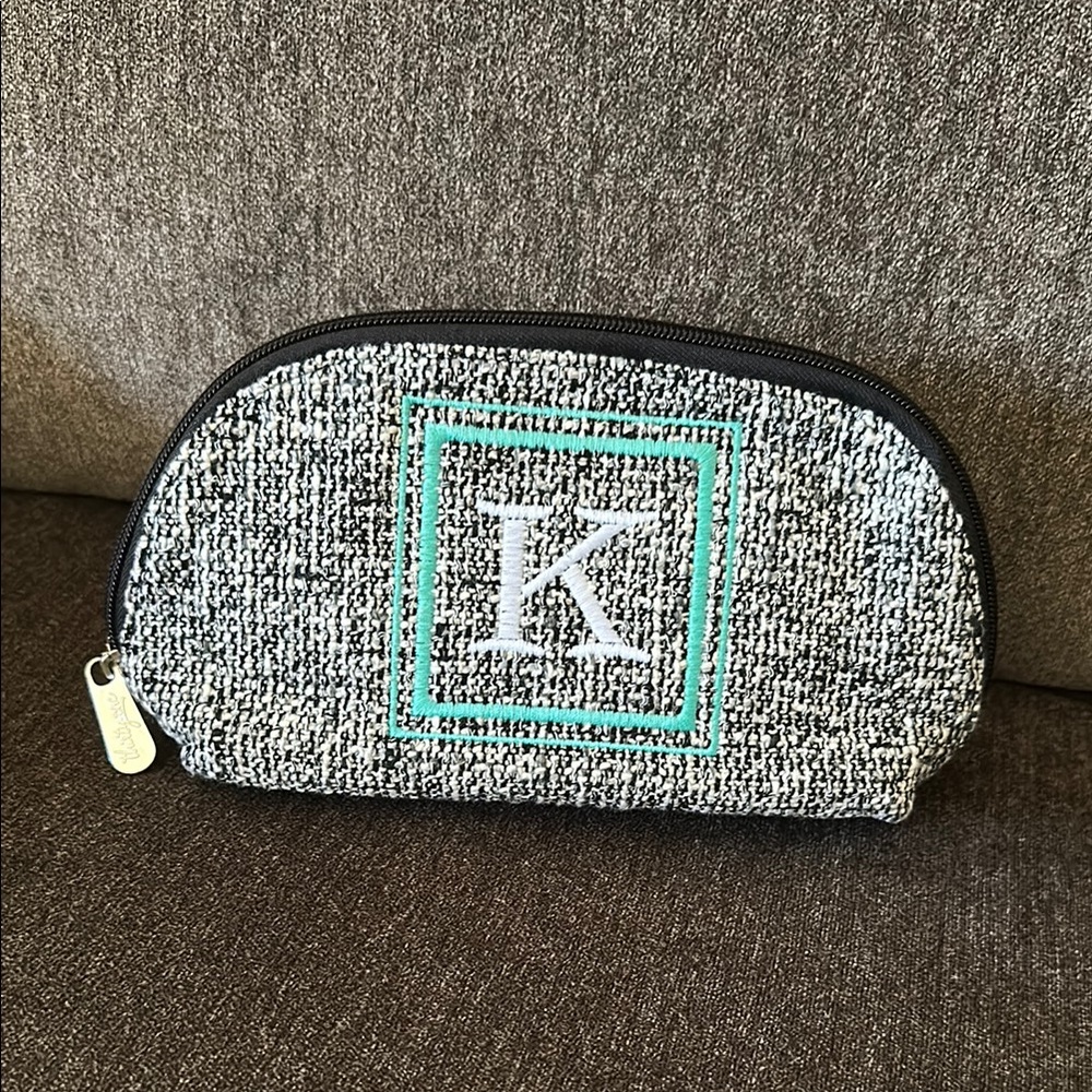 Thirty-One - K - Zipper Pouch